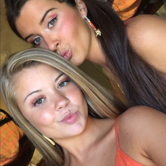 Meet your Posher, Nicole - Picture 1 of 1